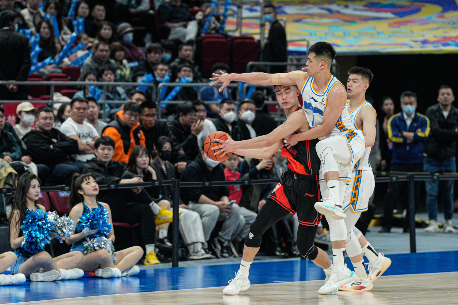 爱游戏2026-四川队险胜青岛队，锡安惊艳四座