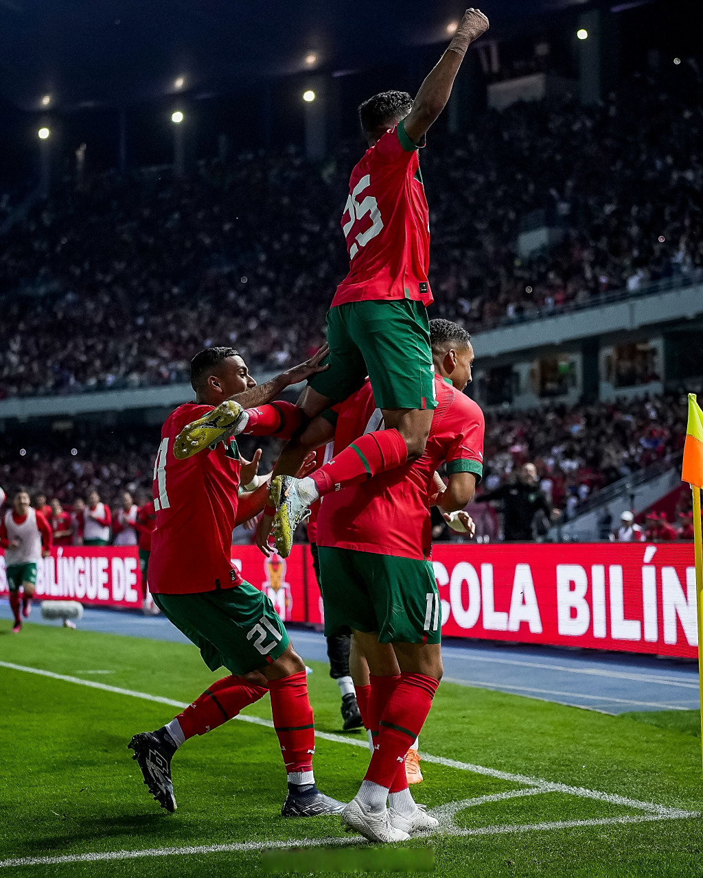 爱游戏在线-摩洛哥横扫巴萨,库尔图瓦点燃赛场