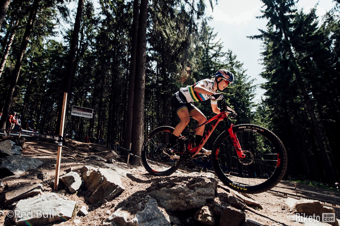 爱游戏APP-德国队横扫日本队,马琳状态火热