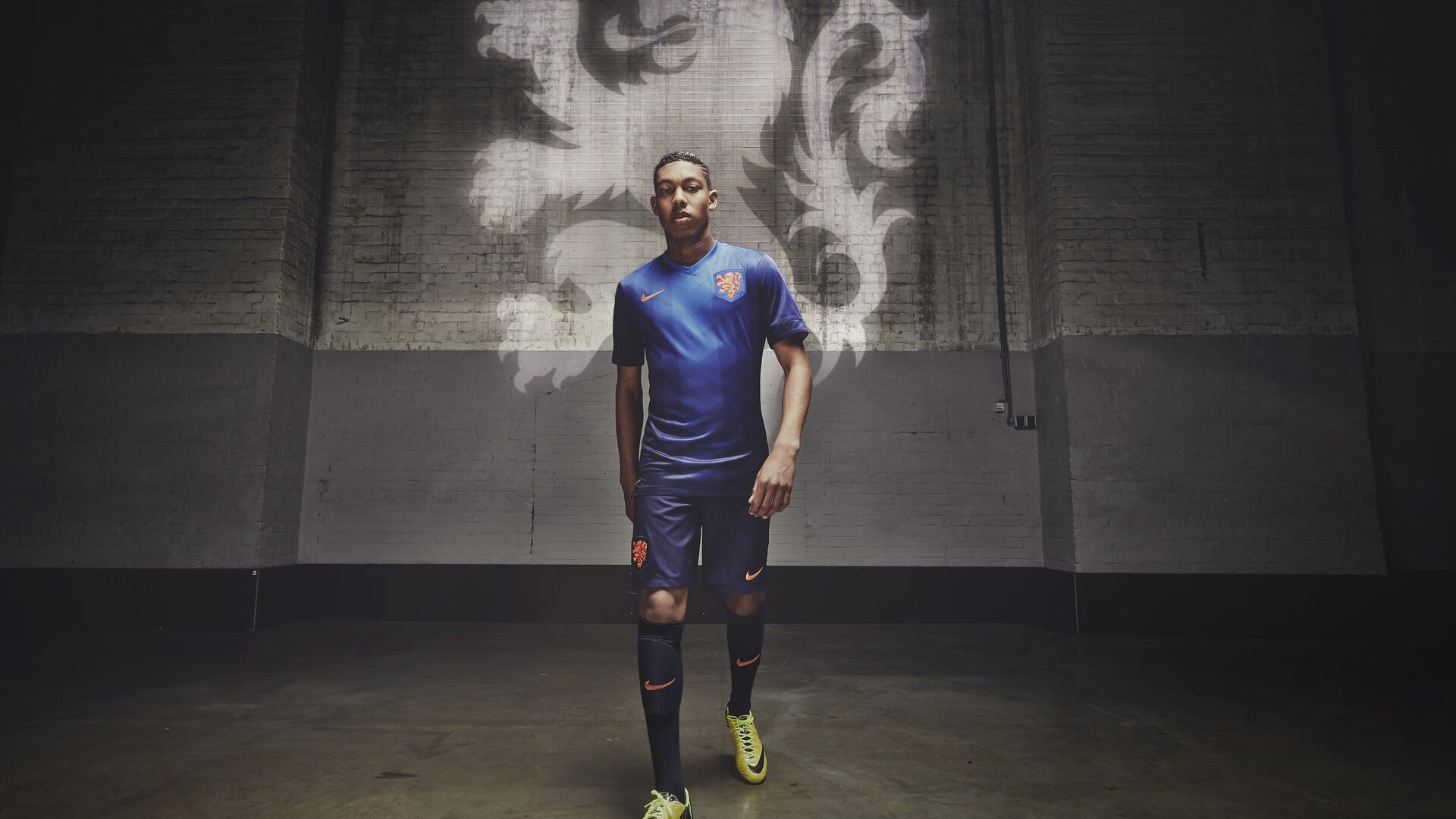 爱游戏tv-阿圭罗点燃赛场，巴萨争冠战中的德国意志与南美烈焰