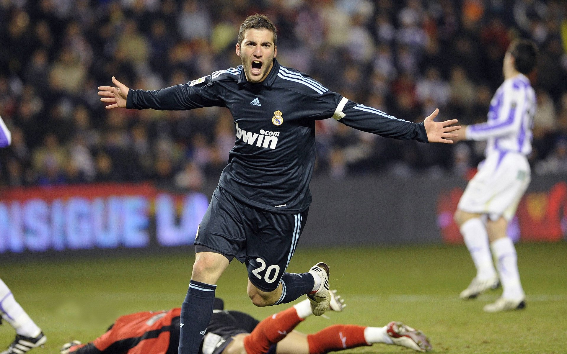 爱游戏tv-德罗赞在焦点战证明自己,魔术强势拿下黄蜂